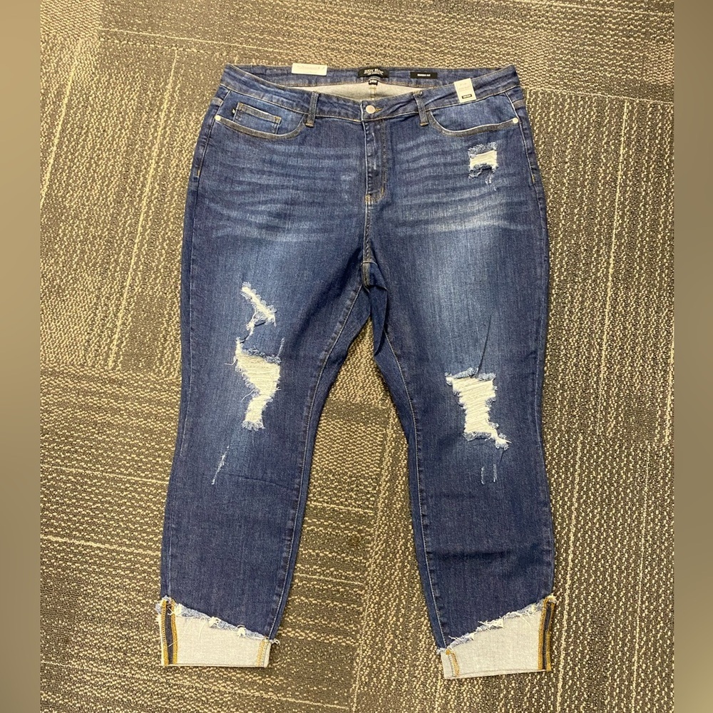 NWT Judy Blue Mid Rise Medium Wash Cuffed Skinny Jeans Size 24W